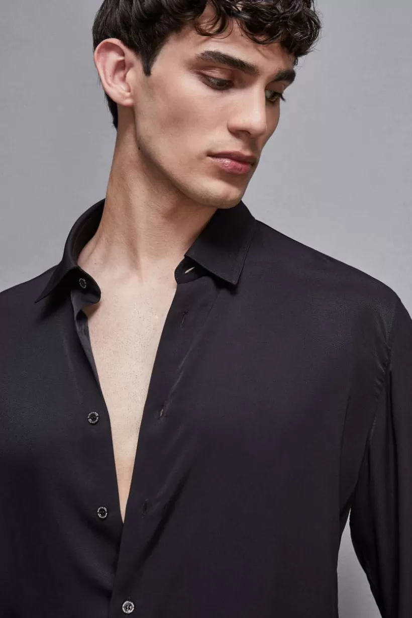 koszula_z_wiskozowego_diagonalu_w_jednolitym_kolorze_3-1.webp Koszula z wiskozowego diagonalu w jednolitym kolorze^Patrizia Pepe Shop