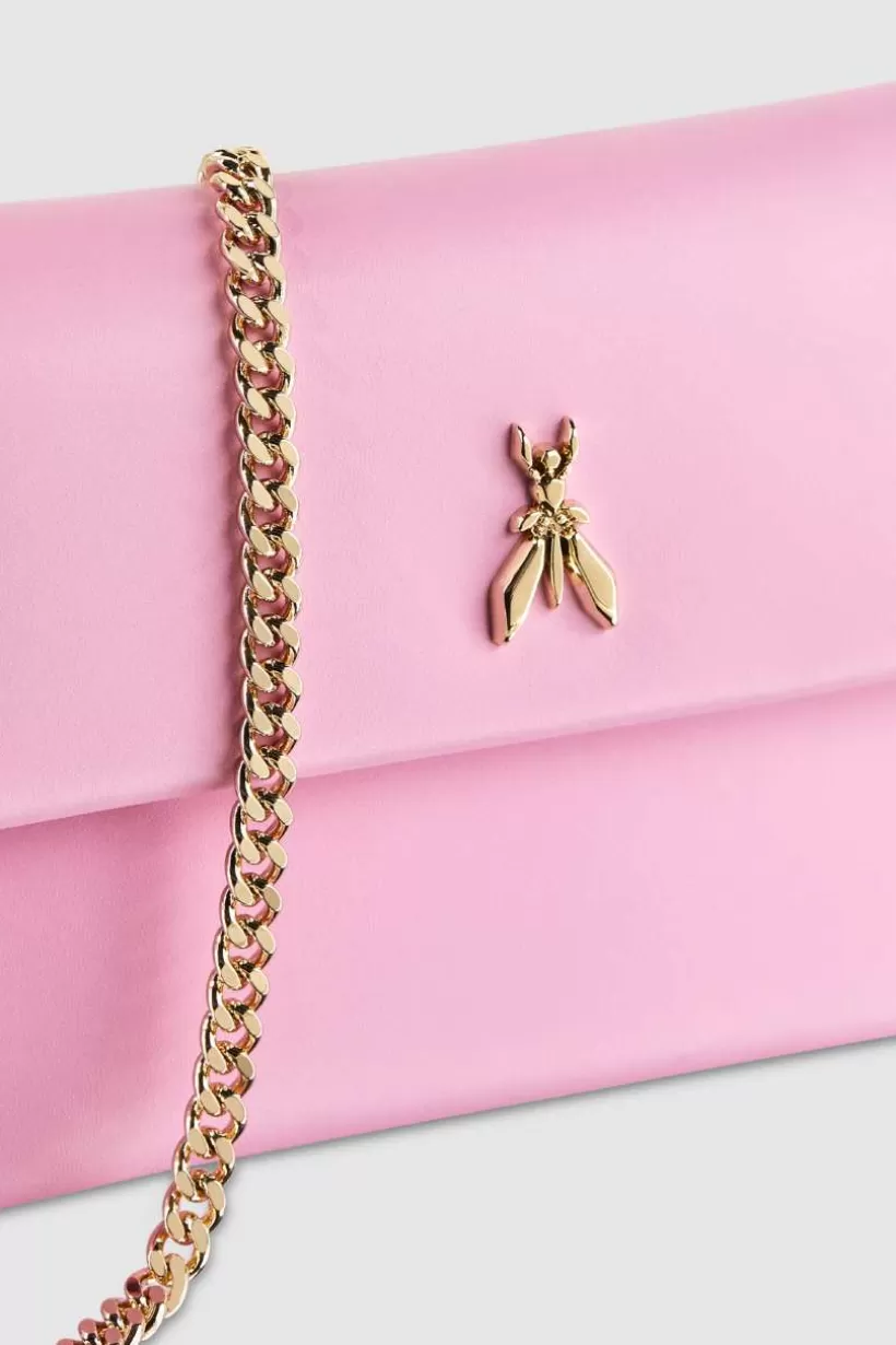 skrzana_kopertwka_z_paskiem_z_acuszka_3.webp Skórzana kopertówka z paskiem z łańcuszka^Patrizia Pepe Fashion