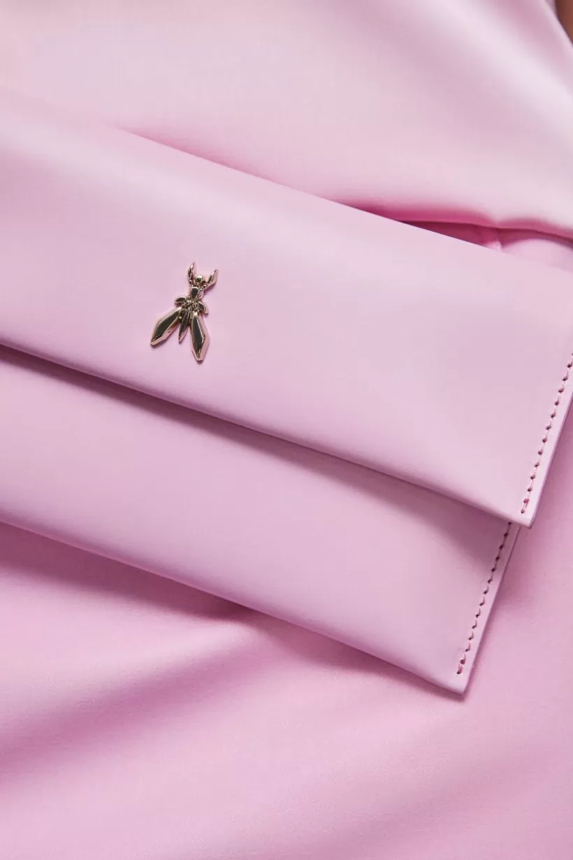 skrzana_kopertwka_z_paskiem_z_acuszka_5.webp Skórzana kopertówka z paskiem z łańcuszka^Patrizia Pepe Fashion