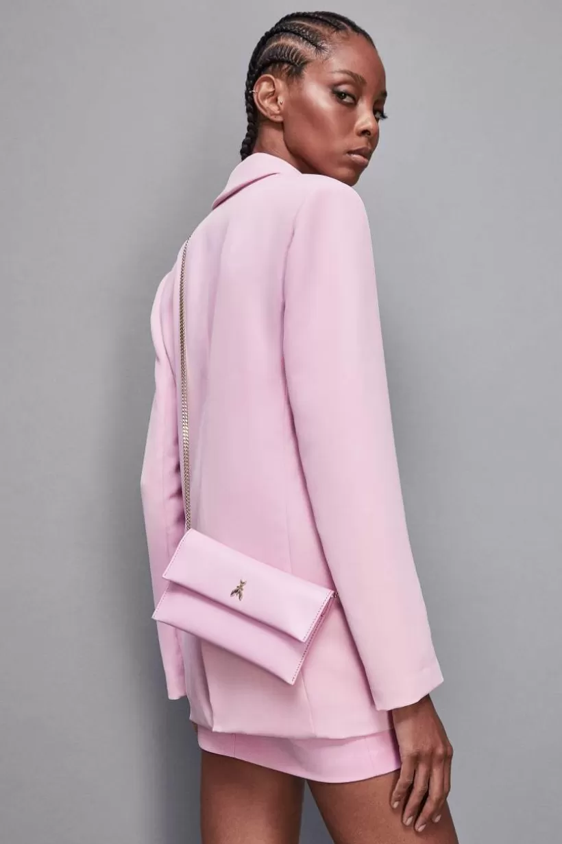 skrzana_kopertwka_z_paskiem_z_acuszka_6.webp Skórzana kopertówka z paskiem z łańcuszka^Patrizia Pepe Fashion