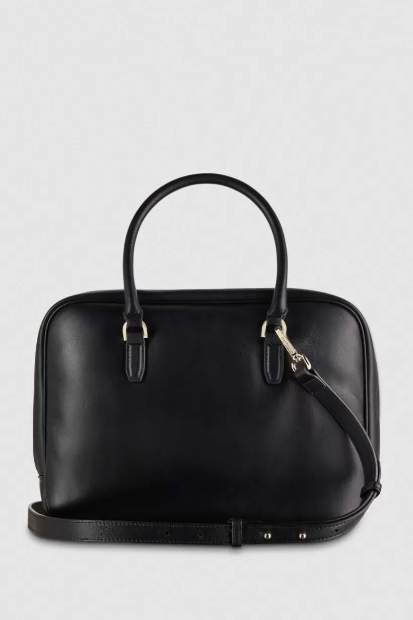 Skórzana torba na ramię z zamkiem typu camera case^Patrizia Pepe Best