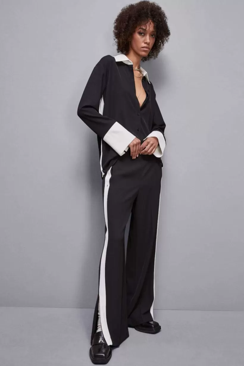 spodnie_z_niskim_stanem_i_kolorowym_lampasem_0-1.webp Spodnie z niskim stanem i kolorowym lampasem^Patrizia Pepe New