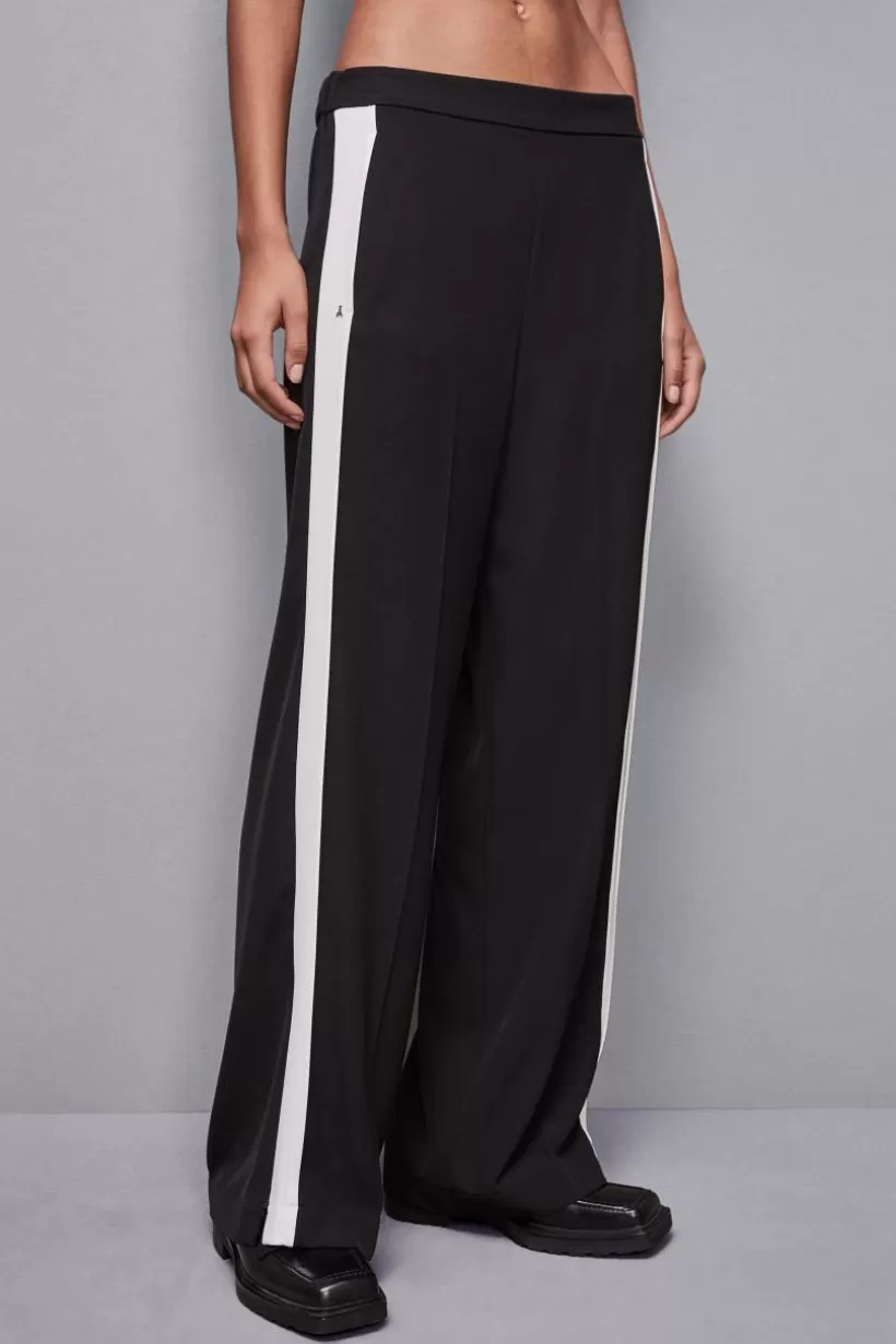 spodnie_z_niskim_stanem_i_kolorowym_lampasem_1-1.webp Spodnie z niskim stanem i kolorowym lampasem^Patrizia Pepe New