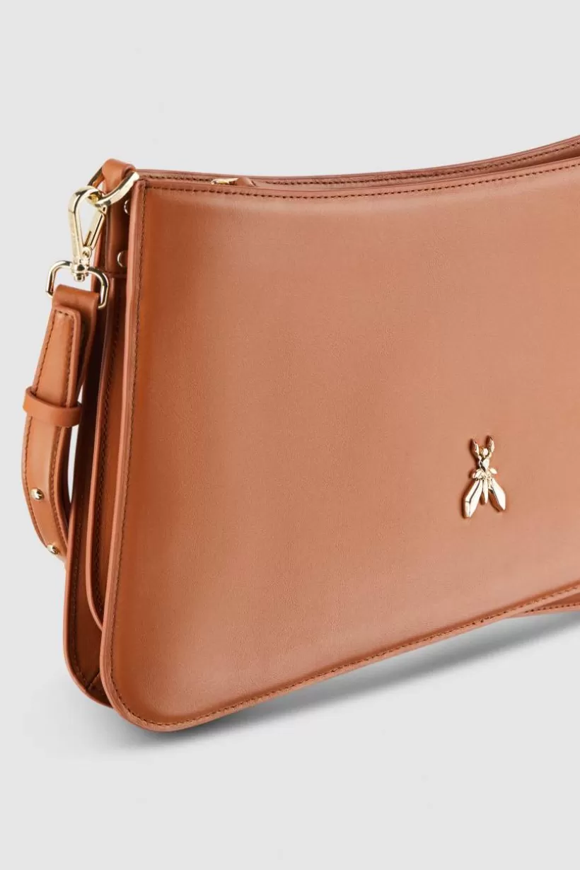 torebka_do_rki_z_odpinanym_skrzanym_uchwytem_3-1.webp Torebka do ręki z odpinanym skórzanym uchwytem^Patrizia Pepe Sale