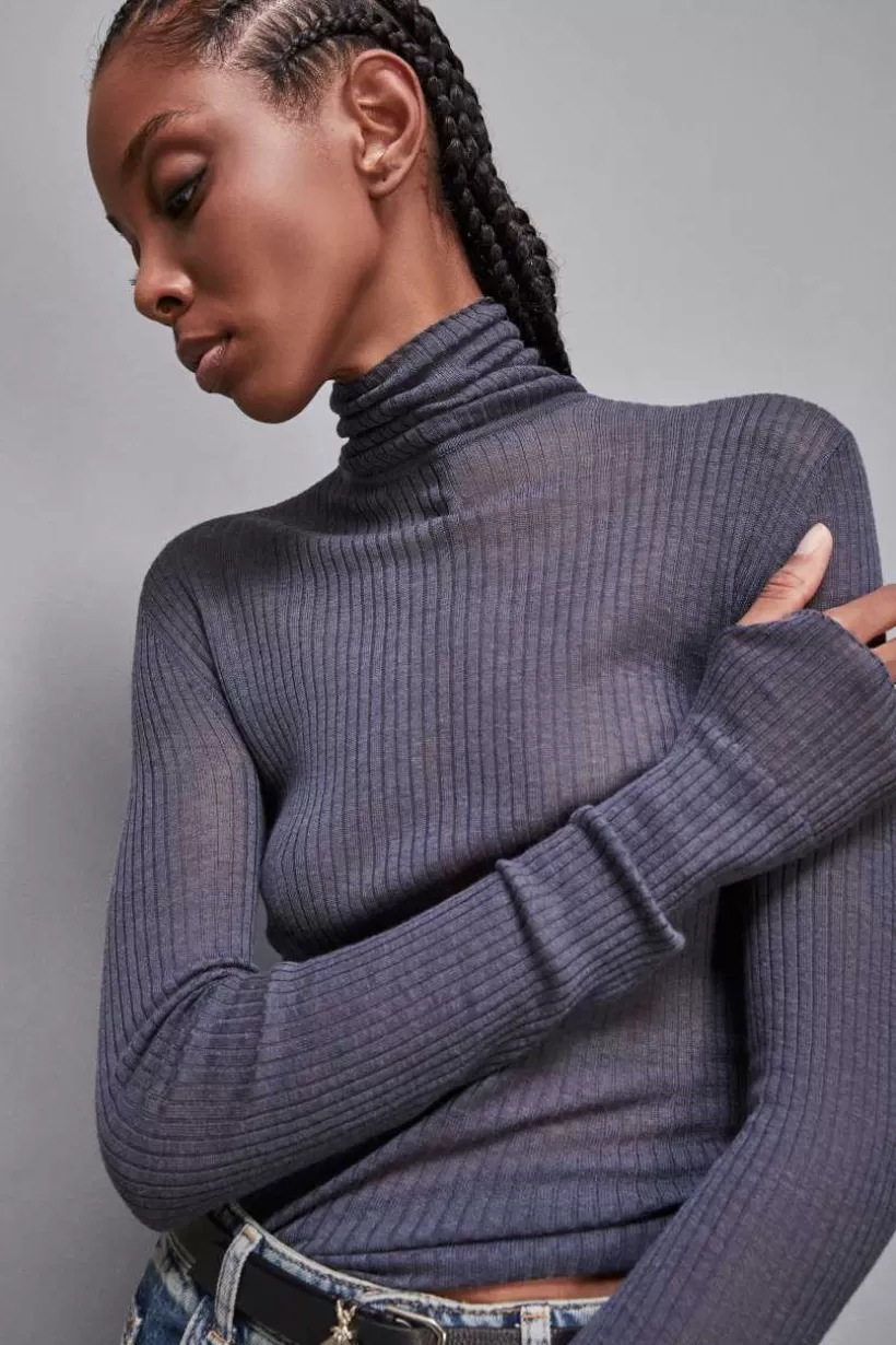 weniana_bluzka_slim_fit_essential_0-1.webp Wełniana bluzka slim fit Essential^Patrizia Pepe Outlet