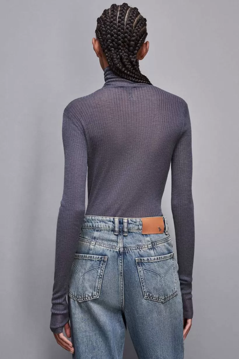 weniana_bluzka_slim_fit_essential_2-1.webp Wełniana bluzka slim fit Essential^Patrizia Pepe Outlet